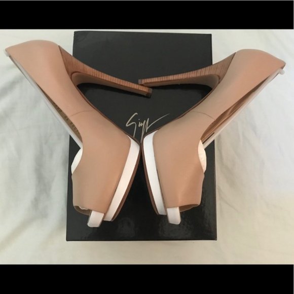 NEW Giuseppe Zanotti Beige and White Pump - Picture 4 of 7